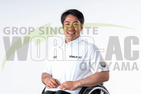 サムネイル：(日本語) 2025_生馬知季_白ポロウェア_プロフィール写真