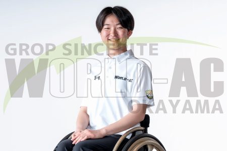 サムネイル：(日本語) 2025_吉田彩乃_白ポロウェア_プロフィール写真